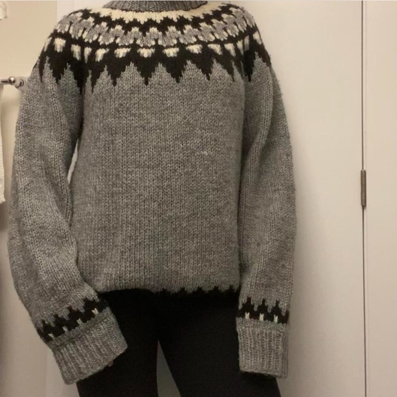 HANDMADE ICELANDIC CREWNECK SWEATER - Picture 6 of 7